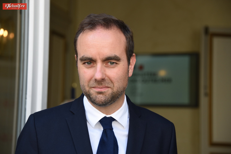 Outre-mer: passation de pouvoir entre Annick Girardin et Sébastien Lecornu Outre-mer: passation de pouvoir entre Annick Girardin et Sébastien Lecornu