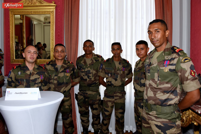 Six Réunionnais seront présents place de la Concorde le 14 juillet: le caporal Turpin (aide responsable de la formation transport et routes), le caporal-chef Richauvet (aide formation matériel de construction voirie et réseaux), le 1ère classe Bluker (magasinier), le caporal-chef Poutarédy (aide formation bois, menuiserie et climatisation), le 1ère classe Leclerc (chef-cuisinier à l’état-major) et le caporal-chef Lebon (canalisations), tous originaires de Saint-Denis ou de Saint-Pierre Six Réunionnais seront présents place de la Concorde le 14 juillet: le caporal Turpin (aide responsable de la formation transport et routes), le caporal-chef Richauvet (aide formation matériel de construction voirie et réseaux), le 1ère classe Bluker (magasinier), le caporal-chef Poutarédy (aide formation bois, menuiserie et climatisation), le 1ère classe Leclerc (chef-cuisinier à l’état-major) et le caporal-chef Lebon (canalisations), tous originaires de Saint-Denis ou de Saint-Pierre