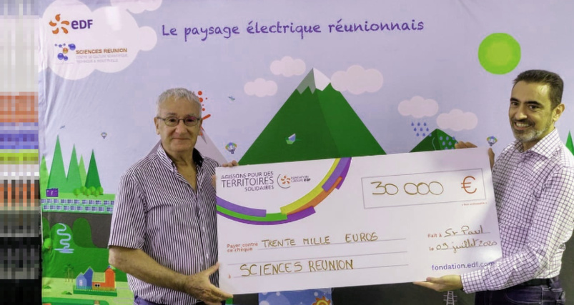 Docteur Jean-François Cartault, président de Sciences Réunion, et Jean-François Allin, directeur de la Transition Energétique à EDF Réunion Docteur Jean-François Cartault, président de Sciences Réunion, et Jean-François Allin, directeur de la Transition Energétique à EDF Réunion
