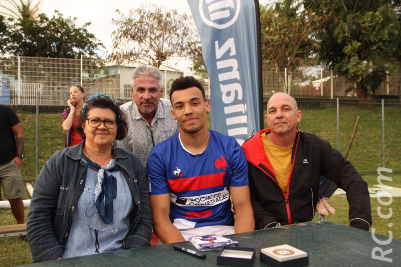 Alexis Hoarau (à gauche de Jordan) a connu le jeune rugbyman au lycée des Avirons