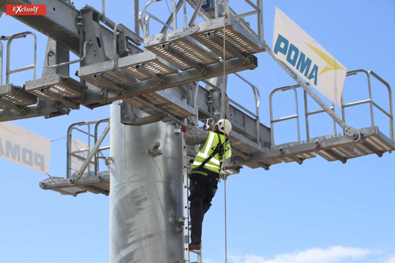 Le pylône est posé... Le lus haut pylône fait 36m de hauteur! Le pylône est posé... Le lus haut pylône fait 36m de hauteur!