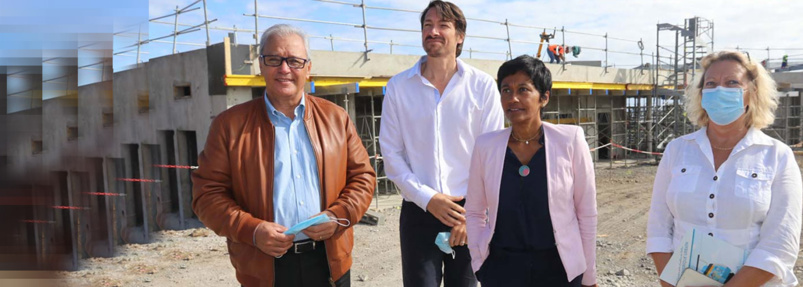 Téléphérique à Saint-Denis: premier pylône posé, les travaux avancent
