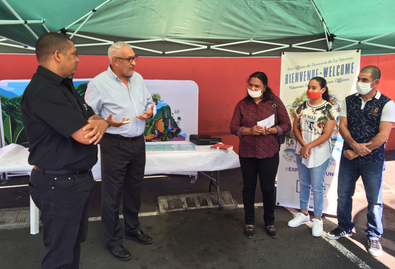 Les félicitations de Azeddine Bouali et de Louis, directeur de l’OTI Est, aux heureux gagnants