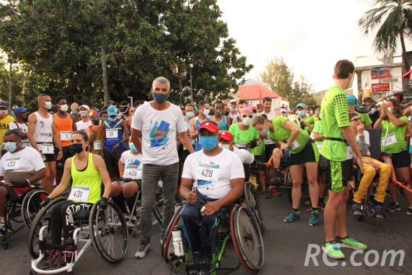 Jean-Louis Prianon avait lancé les 10 km de Saint-Leu. Il est venu encourager les coureurs avant le départ de l’épreuve Jean-Louis Prianon avait lancé les 10 km de Saint-Leu. Il est venu encourager les coureurs avant le départ de l’épreuve