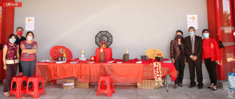 Edith Wong Hee Kam a dédicacé différents ouvrages qu'elle a publiés sur la diaspora chinoise Edith Wong Hee Kam a dédicacé différents ouvrages qu'elle a publiés sur la diaspora chinoise