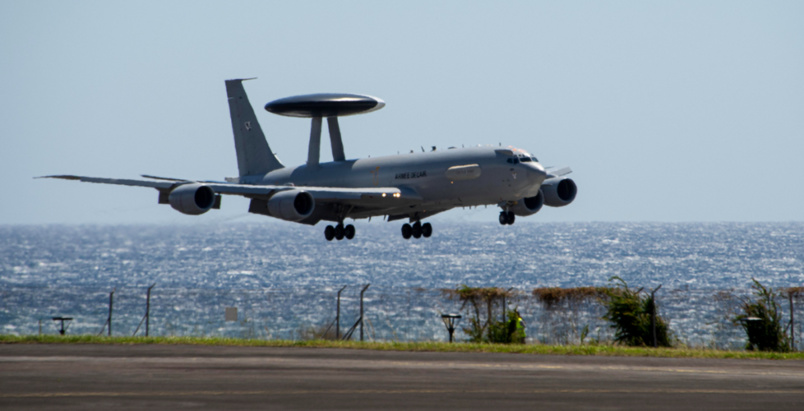 Reconnaissable gâce à son gros "Rotodome" Reconnaissable gâce à son gros "Rotodome"