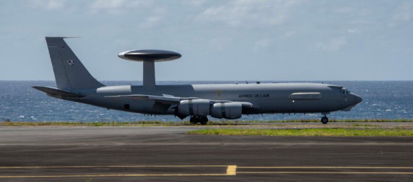 Atterrissage à La Réunion après 13h20 de vol et ravitaillement en vol... Atterrissage à La Réunion après 13h20 de vol et ravitaillement en vol...