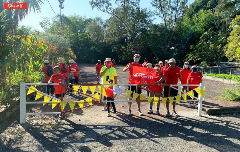 Claude Bénard (membre d'un club de marche sur Saint-Louis/Etang-Salé/Rivière Saint-Louis) Claude Bénard (membre d'un club de marche sur Saint-Louis/Etang-Salé/Rivière Saint-Louis)