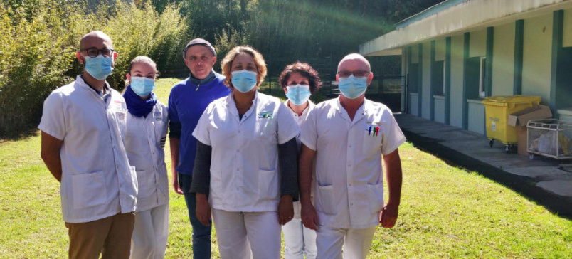L'équipe de l'hôpital de Cilaos avec le Dr Clément Lebreton L'équipe de l'hôpital de Cilaos avec le Dr Clément Lebreton