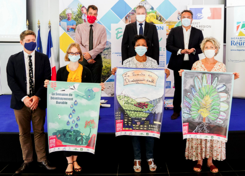 Avec les affiches des établissements scolaires pour la Semaine de Développement Durable