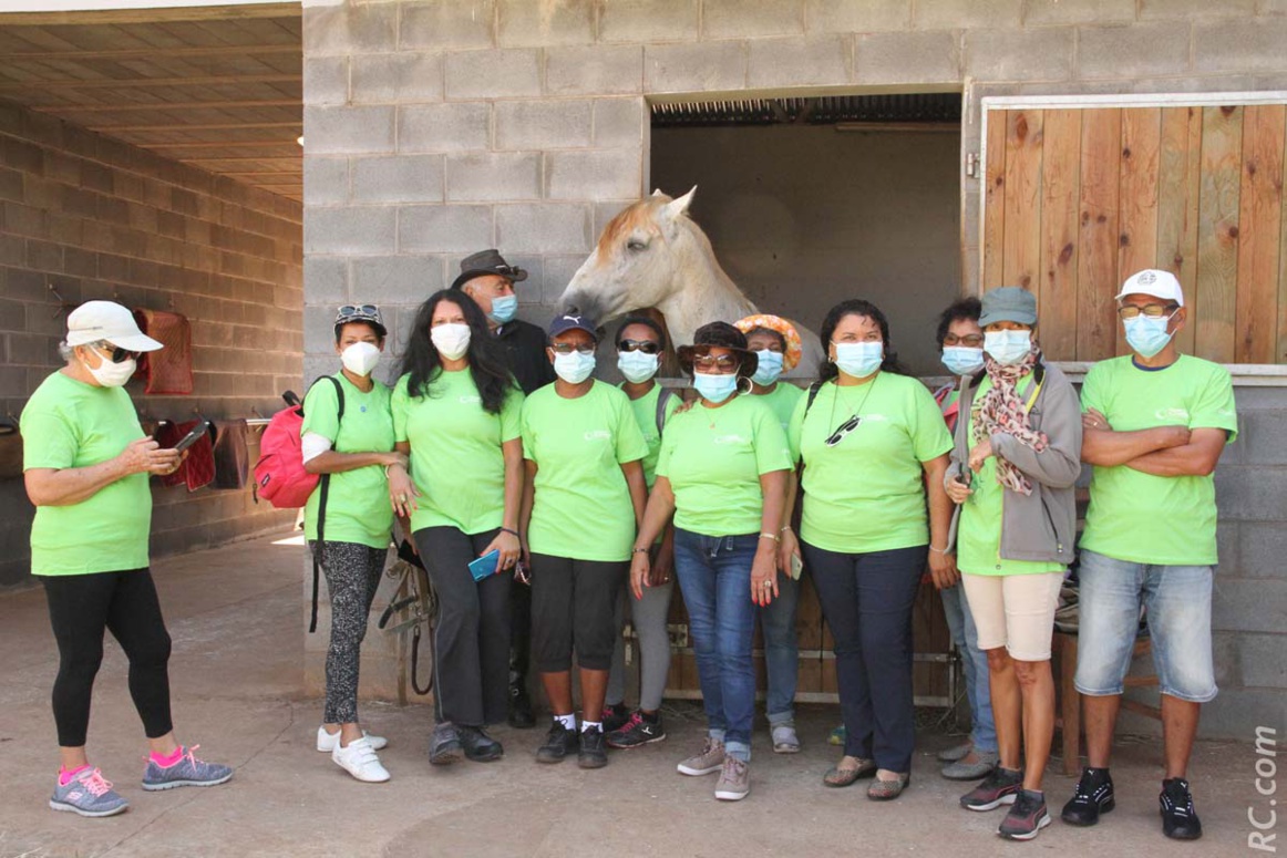 Photo-souvenir à l’arrivée du premier groupe Photo-souvenir à l’arrivée du premier groupe