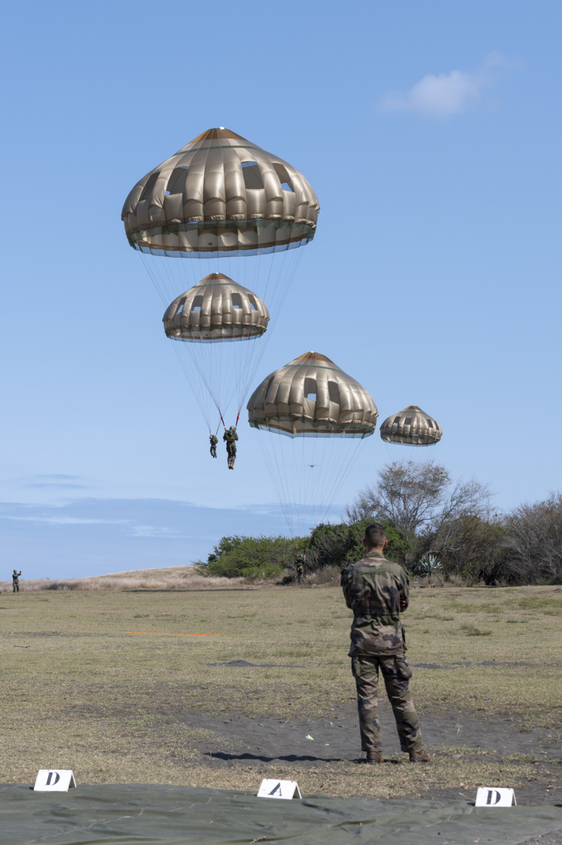 Armée: les paras ont fêté Saint-Michel, leur protecteur Armée: les paras ont fêté Saint-Michel, leur protecteur