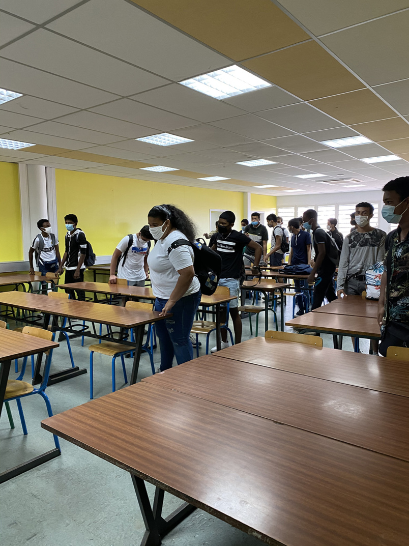 Objectif: sensibiliser les collégiens de 3ème et les lycéens au monde de l’entreprise... Objectif: sensibiliser les collégiens de 3ème et les lycéens au monde de l’entreprise...