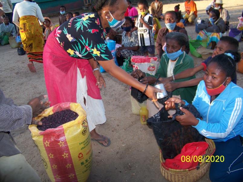 La population est nombreuse et souffre de malnutrition et pire, de famine... La population est nombreuse et souffre de malnutrition et pire, de famine...