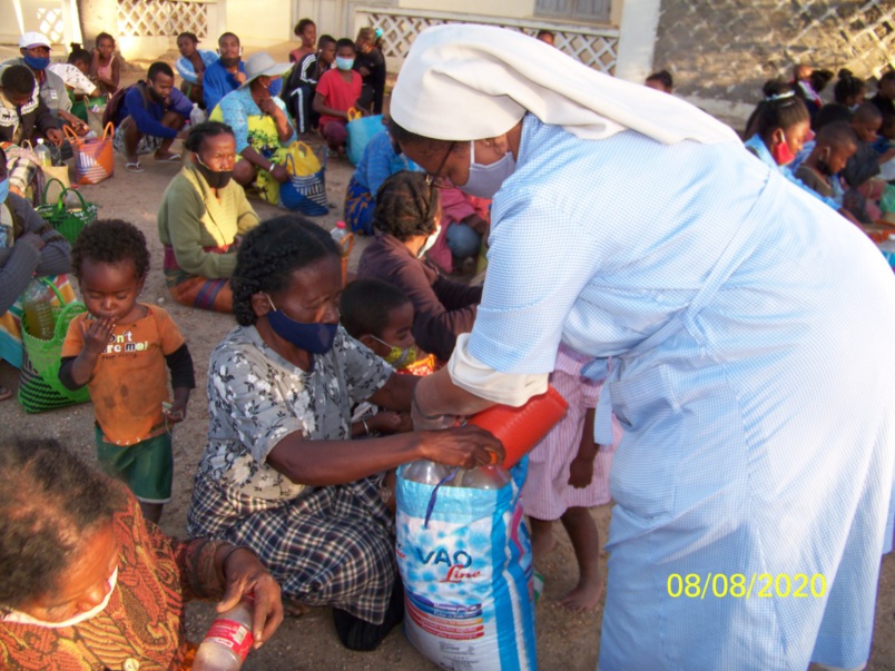 Plusieurs personnes, adultes et enfants, sont déjà mortes de faim... Plusieurs personnes, adultes et enfants, sont déjà mortes de faim...