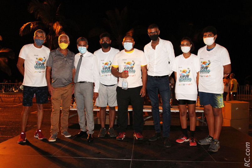 Les officiels et les bénévoles de la manifestation Les officiels et les bénévoles de la manifestation