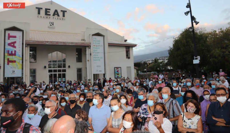 Hommage au professeur décapité sur le Parvis des Droit de l'Homme Hommage au professeur décapité sur le Parvis des Droit de l'Homme