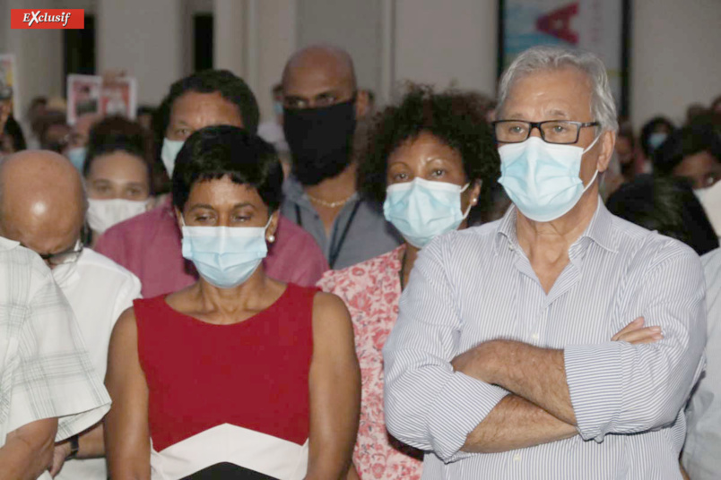 Hommage au professeur décapité sur le Parvis des Droit de l'Homme Hommage au professeur décapité sur le Parvis des Droit de l'Homme