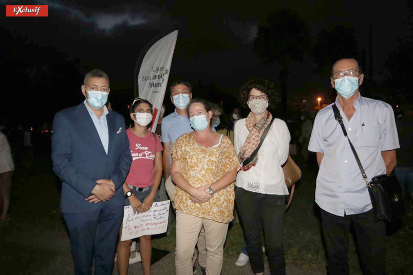 Hommage au professeur décapité sur le Parvis des Droit de l'Homme Hommage au professeur décapité sur le Parvis des Droit de l'Homme