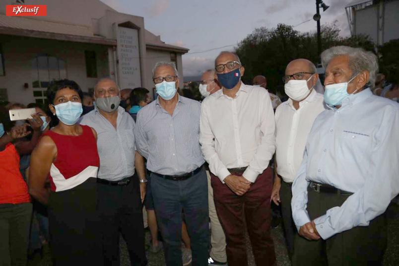 Hommage au professeur décapité sur le Parvis des Droit de l'Homme Hommage au professeur décapité sur le Parvis des Droit de l'Homme