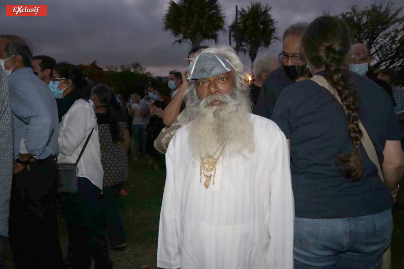 Hommage au professeur décapité sur le Parvis des Droit de l'Homme Hommage au professeur décapité sur le Parvis des Droit de l'Homme