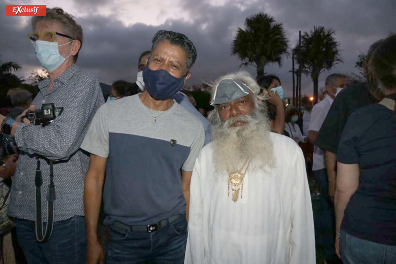 Hommage au professeur décapité sur le Parvis des Droit de l'Homme Hommage au professeur décapité sur le Parvis des Droit de l'Homme