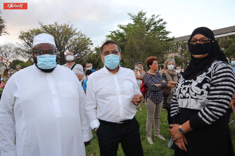 Hommage au professeur décapité sur le Parvis des Droit de l'Homme Hommage au professeur décapité sur le Parvis des Droit de l'Homme