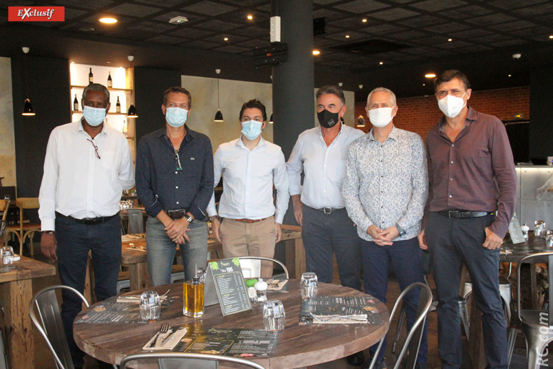 Gino Bangard, gérant de Papa's, Antoine Isautier du Groupe Isautier, Nicolas Pelé, directeur de Paul, Philippe Jost, PDG de Paul, Bruno Guilleminot, directeur général de Picard, et Jérôme Isautier, président directeur général du Groupe Isautier: une co-volonté de dynamiser le secteur de Terre Sainte Gino Bangard, gérant de Papa's, Antoine Isautier du Groupe Isautier, Nicolas Pelé, directeur de Paul, Philippe Jost, PDG de Paul, Bruno Guilleminot, directeur général de Picard, et Jérôme Isautier, président directeur général du Groupe Isautier: une co-volonté de dynamiser le secteur de Terre Sainte