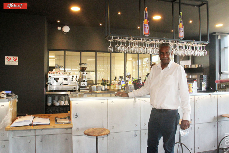 Gino Bangard possède une longue expérience de la restauration. Après Sainte-Marie, il lance un deuxième Papa's à Terre-Sainte Gino Bangard possède une longue expérience de la restauration. Après Sainte-Marie, il lance un deuxième Papa's à Terre-Sainte