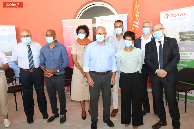 Les officiels présents à cette cérémonie Les officiels présents à cette cérémonie