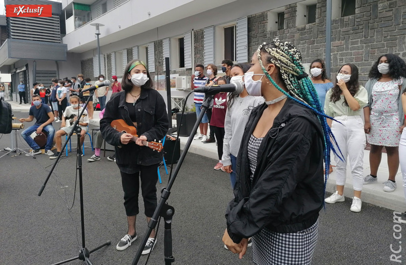 Musiciens et chanteurs ont accueilli les visiteurs de cette journée Musiciens et chanteurs ont accueilli les visiteurs de cette journée