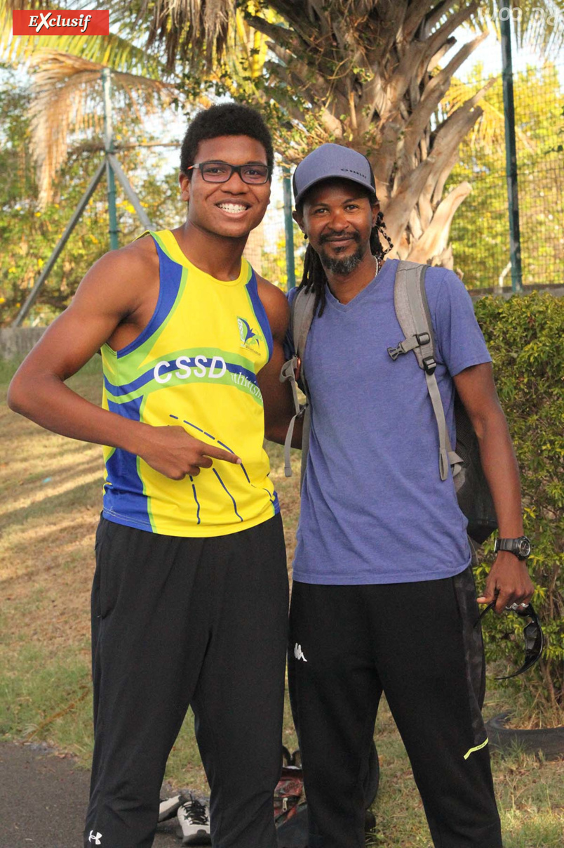 Mathias Randrianasolo est champion de La Réunion du 200m, avec les félicitations de Christophe M'Tima