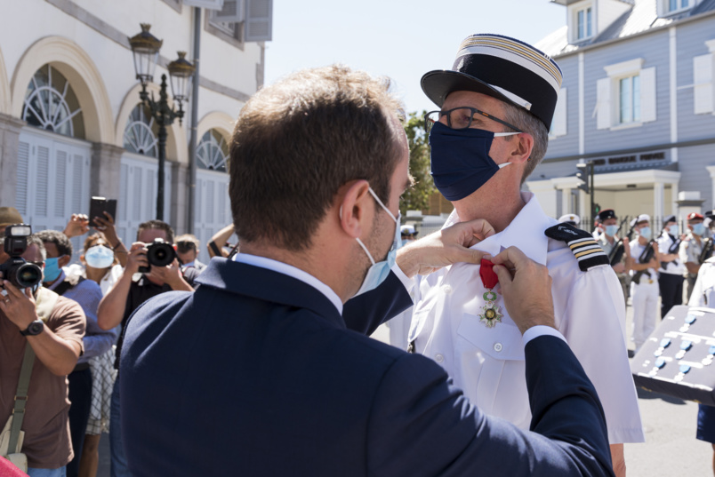 Le Ministre a décoré plusieurs personnels militaires