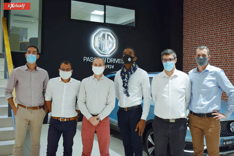 Christophe Caillé, Brand Manager MG Réunion, Didier Debache, directeur général Kolors Automobiles, Alan Pinson, directeur Kolors Automobiles Saint-Denis, Enerick Malinur, commercial MG Motor, Vincent Hoarau, responsable Véhicules Electriques Groupe Caillé, et Jean-Pierre Passimourt, responsable marketing Kolors Automobiles Christophe Caillé, Brand Manager MG Réunion, Didier Debache, directeur général Kolors Automobiles, Alan Pinson, directeur Kolors Automobiles Saint-Denis, Enerick Malinur, commercial MG Motor, Vincent Hoarau, responsable Véhicules Electriques Groupe Caillé, et Jean-Pierre Passimourt, responsable marketing Kolors Automobiles
