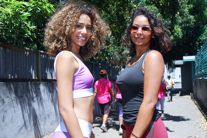 La jolie Lydie (à droite) de la Ravine à Malheur est une admiratrice de la belle Miss Réunion avec qui elle a pris la pose...