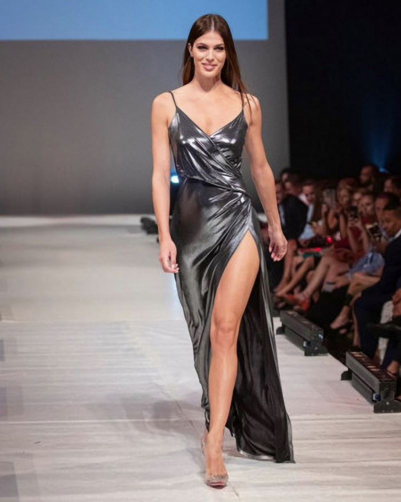 Hasard du calendrier? Le 19 décembre 2019, Iris Mittenaere était l'invitée d'honneur de la Fashion Réunion à la Cité des Arts, et le samedi 19 décembre, elle va présider le jury qui va juger Miss Réunion ! Hasard du calendrier? Le 19 décembre 2019, Iris Mittenaere était l'invitée d'honneur de la Fashion Réunion à la Cité des Arts, et le samedi 19 décembre, elle va présider le jury qui va juger Miss Réunion !