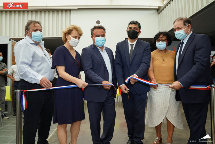 La cérémonie du ruban... La cérémonie du ruban...