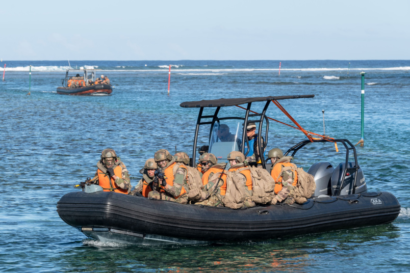 Tout le monde sur les embarcations... Tout le monde sur les embarcations...