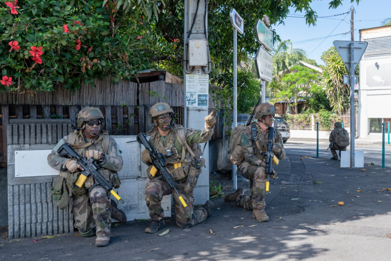 Prêts à intervenir et à prendre le contrôle des lieux Prêts à intervenir et à prendre le contrôle des lieux