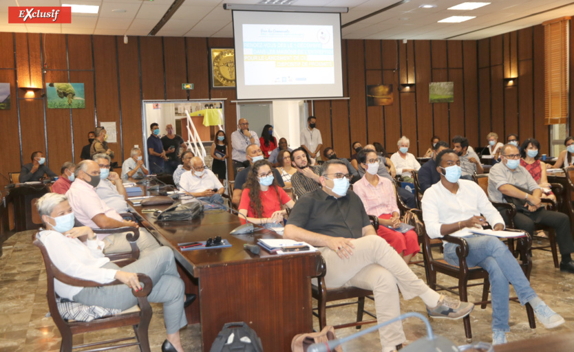 Les commerçants sont venus en nombre à cette réunion... Les commerçants sont venus en nombre à cette réunion...