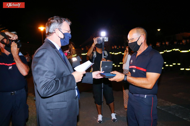Les sapeurs-pompiers et militaires engagés dans l’incendie du Maïdo remerciés Les sapeurs-pompiers et militaires engagés dans l’incendie du Maïdo remerciés