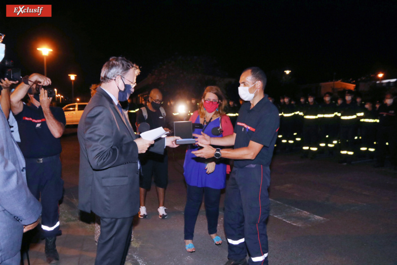 Les sapeurs-pompiers et militaires engagés dans l’incendie du Maïdo remerciés