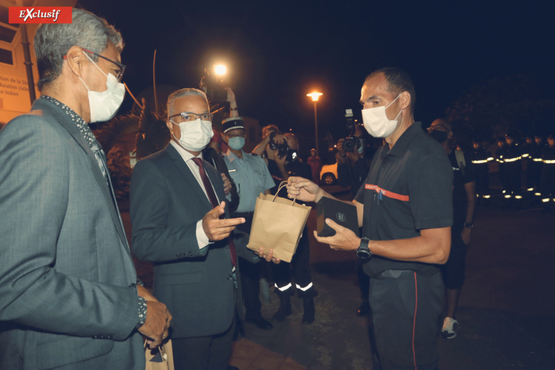 Les sapeurs-pompiers et militaires engagés dans l’incendie du Maïdo remerciés