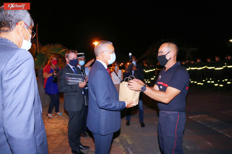 Les sapeurs-pompiers et militaires engagés dans l’incendie du Maïdo remerciés