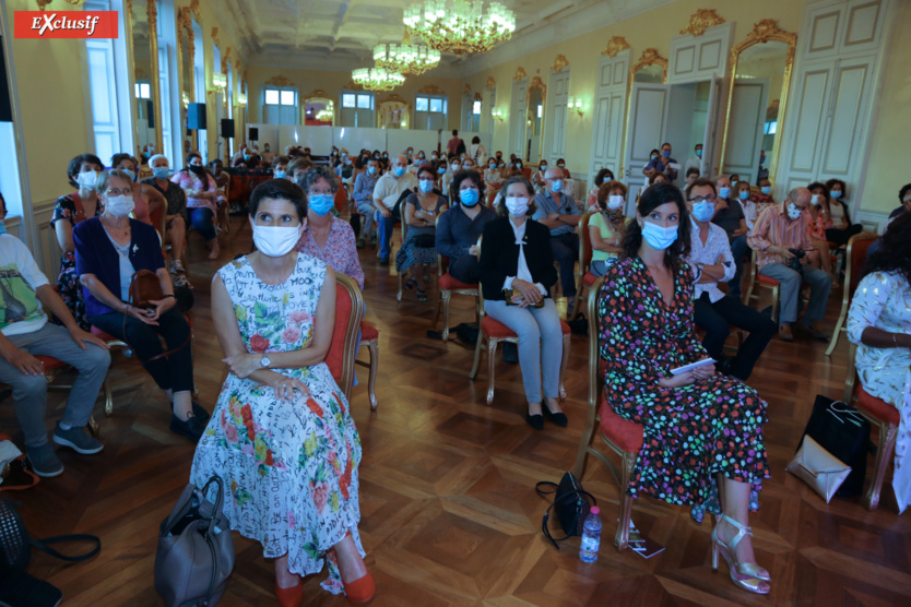Le salon d'honneur de l'Ancien Hôtel de Ville de Saint-Denis était rempli pour cette cérémonie Le salon d'honneur de l'Ancien Hôtel de Ville de Saint-Denis était rempli pour cette cérémonie