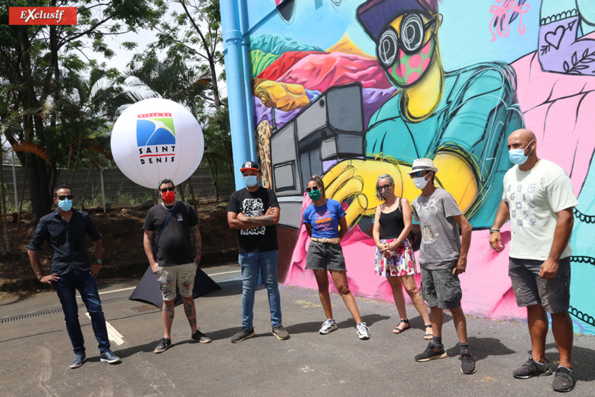 Le collectif d'artistes qui a réalisé la fresque géante Le collectif d'artistes qui a réalisé la fresque géante