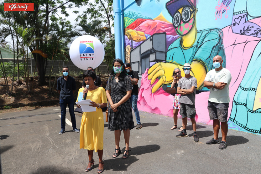 La maire de Saint-Denis a salué l'engagement des bénévoles et félicité les artistes pour cette fresque murale