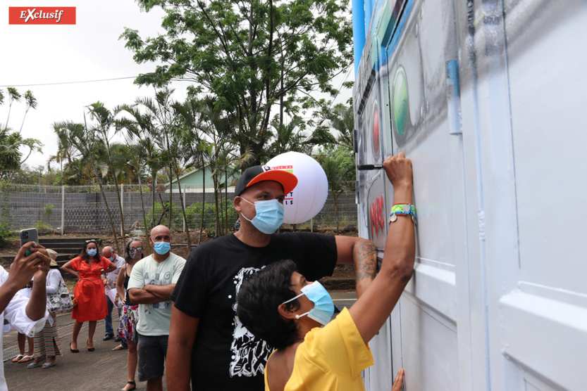 Ericka Bareigts a signé la fresque... Ericka Bareigts a signé la fresque...