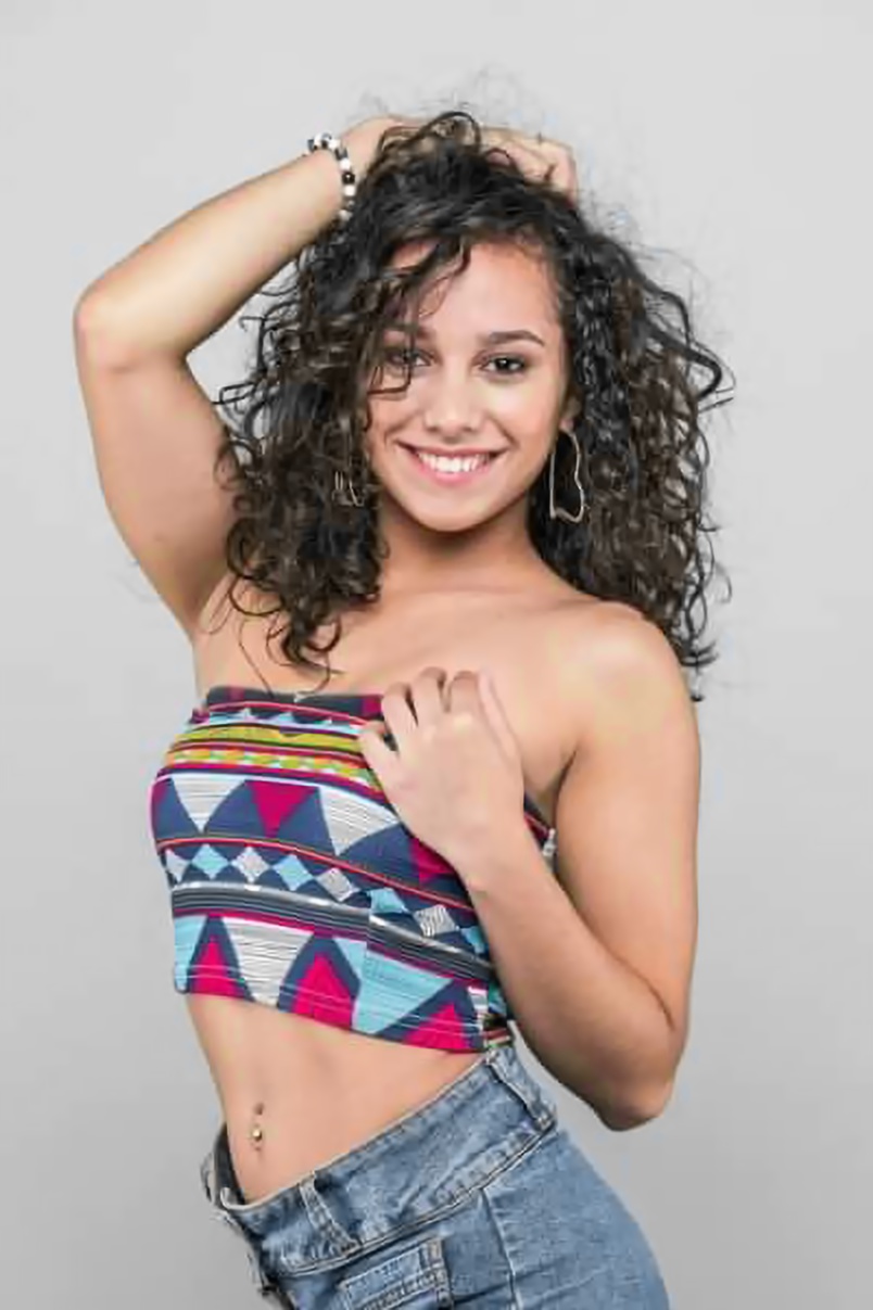 Jeune, belle, sourire éclatant... c'est Clara!
