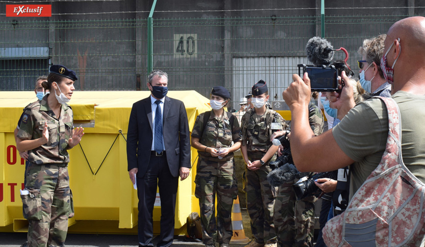 Le Préfet Jacques Billant s'apprête à accueillir Kévin Escoffier face à la presse Le Préfet Jacques Billant s'apprête à accueillir Kévin Escoffier face à la presse